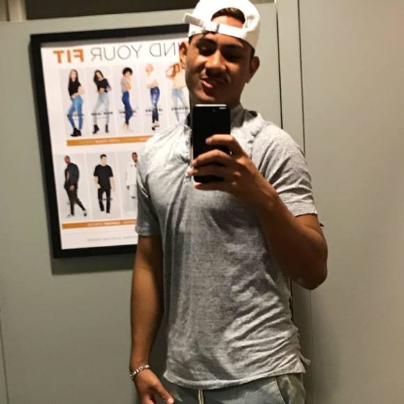 Meet your Posher, Lesley - Picture 1 of 1